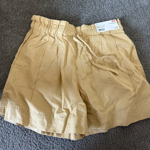 Uniqlo Yellow High Waist Shorts Lightweight Elastic Waist - Picture 1 of 3